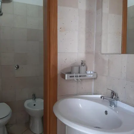 Center House Apartment *